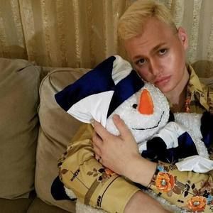 Meet your Posher, Aleckxi